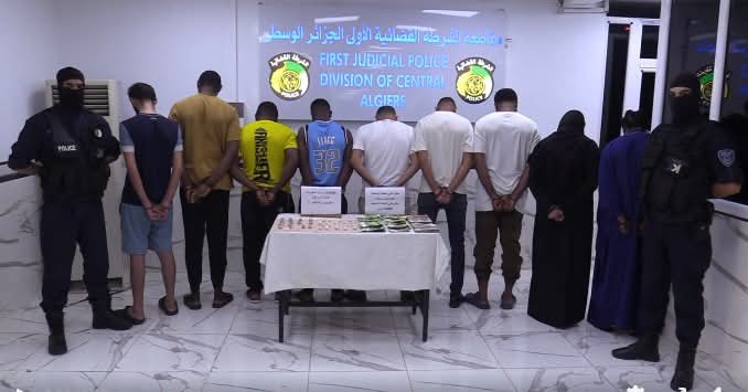 العاصمة: الإطاحة بشبكة إجرامية منظمة وضبط كمية من المخدرات وأزيد من 10 ألاف أورو