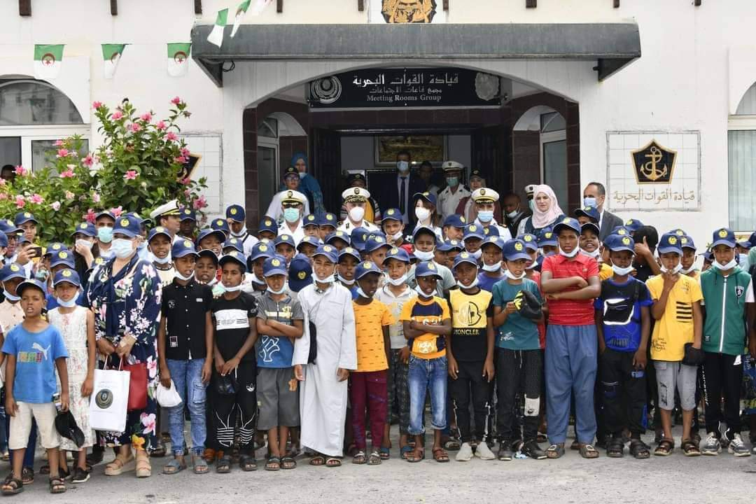 تنظيم زيارة الى الاميرالية و خرجة الى البحر بقيادة القوات البحرية لفائدة الاطفال