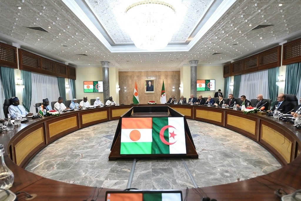 الوزير الأول يجري محادثات ثنائية مع نظيره النيجري