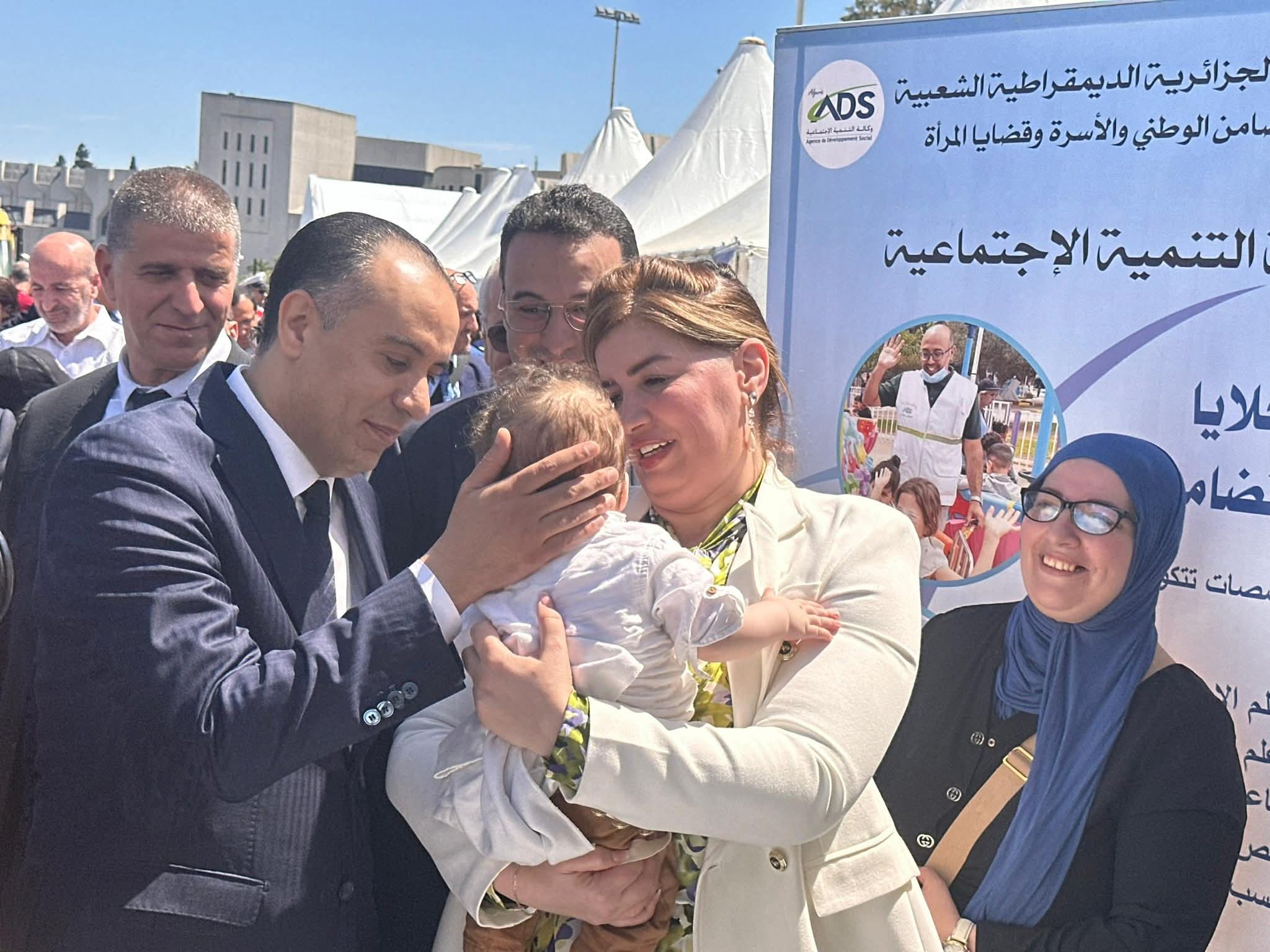 وزيرة التضامن تشرف بالجزائر العاصمة على فعاليات إحياء اليوم العالمي للطفولة