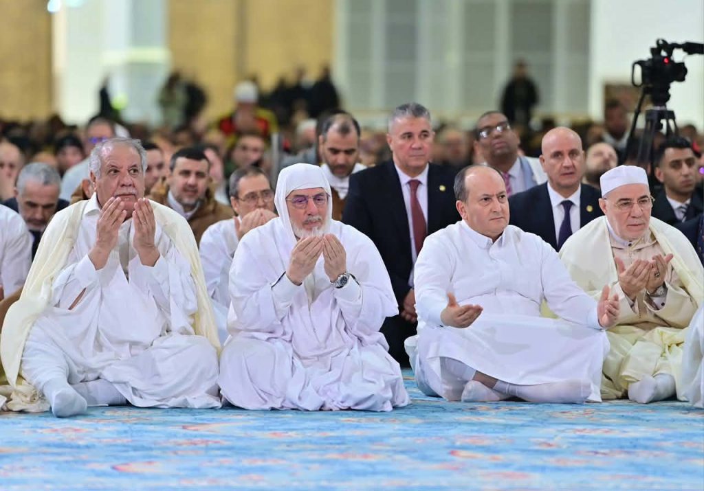 الوزير الأول يشرف على حفل ديني بمناسبة إحياء ليلة القدر المباركة