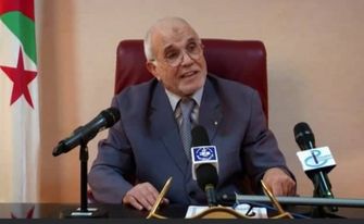 رئيس السلطة الوطنية المستقلة للإنتخابات يقوم بندوة صحفية.