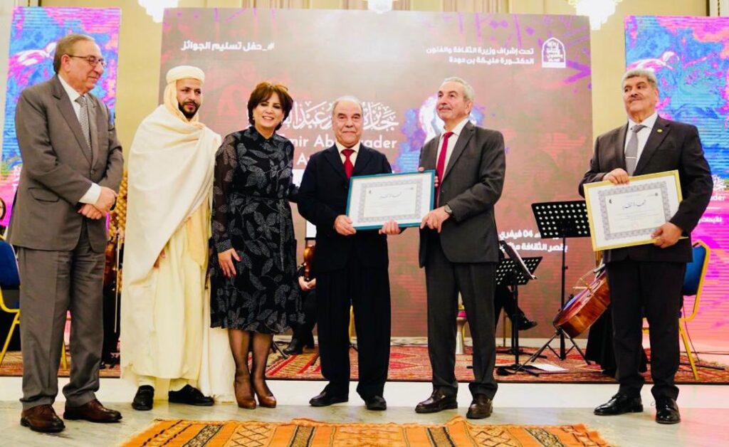 بن دودة تشرف على تسليم جائزة الأمير عبد القادر