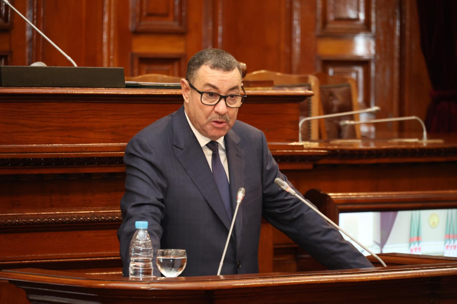 وزير الداخلية يعرض نص القانون المحدد للدوائر الانتخابية بمجلس الأمة
