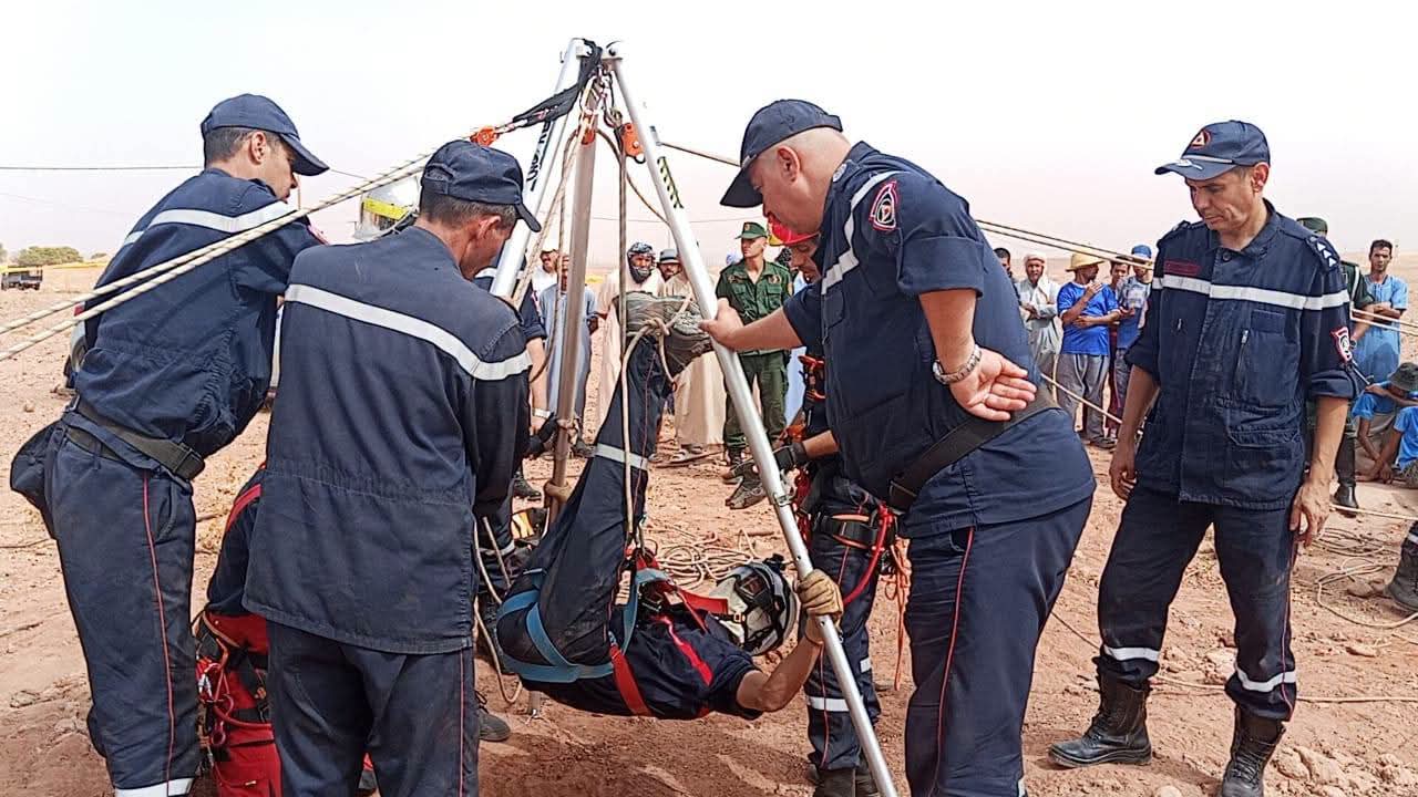 الحماية المدنية تتدخل لإنقاذ طفل سقط داخل بئر إرتوازي بالبيض