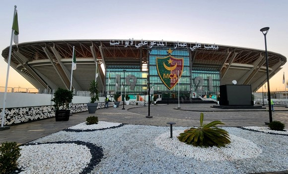 “الكاف” تؤهل 9 ملاعب جزائرية لاحتضان المنافسات القارية