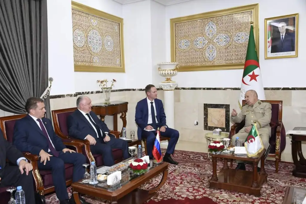 الفريق أول شنڨريحة يستقبل المدير العام للشركة الروسية “Rosoboronexport”