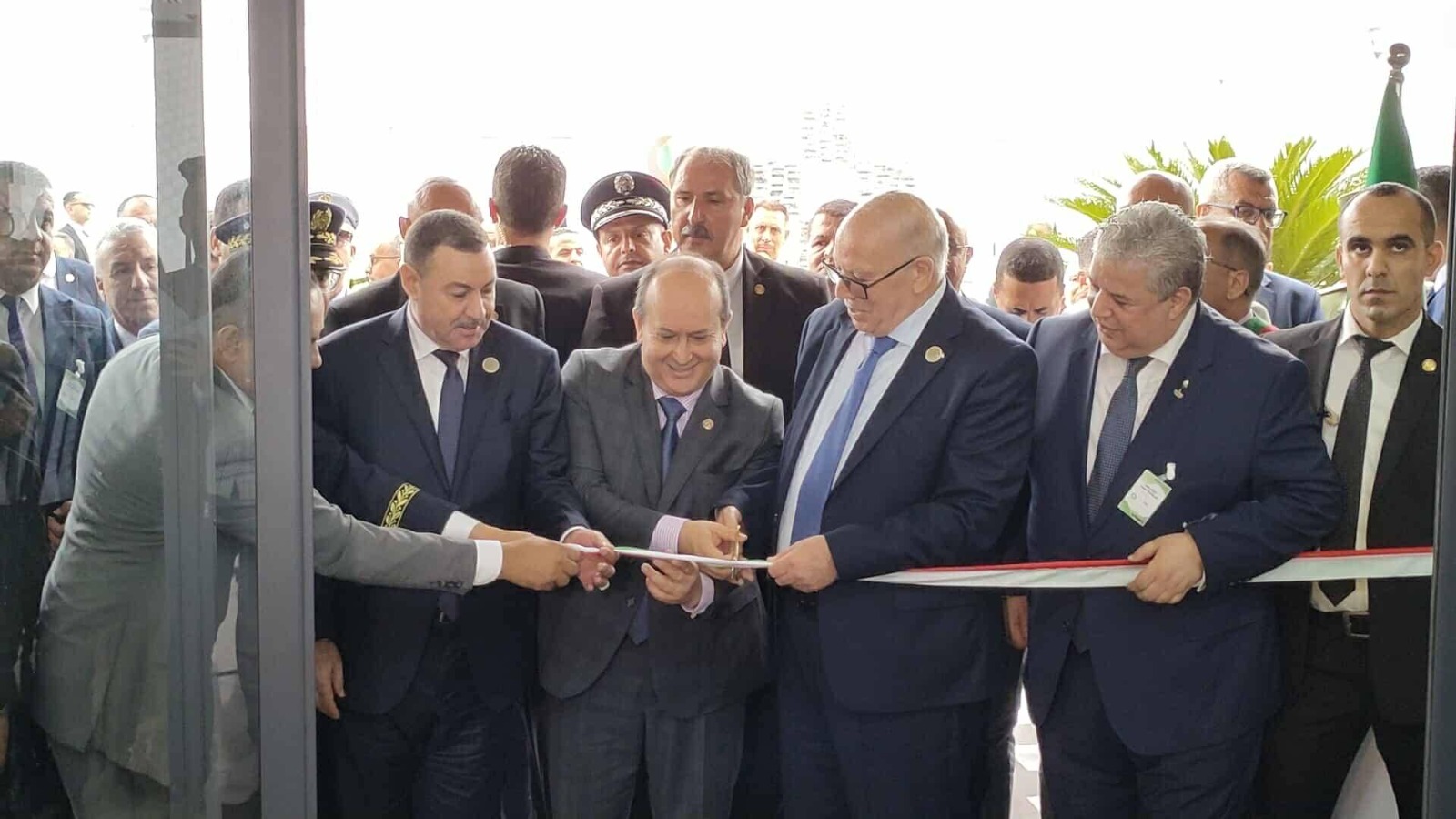 الوزير الأول يدشن مركب سحق البذور الزيتية وإنتاج الأعلاف بجيجل