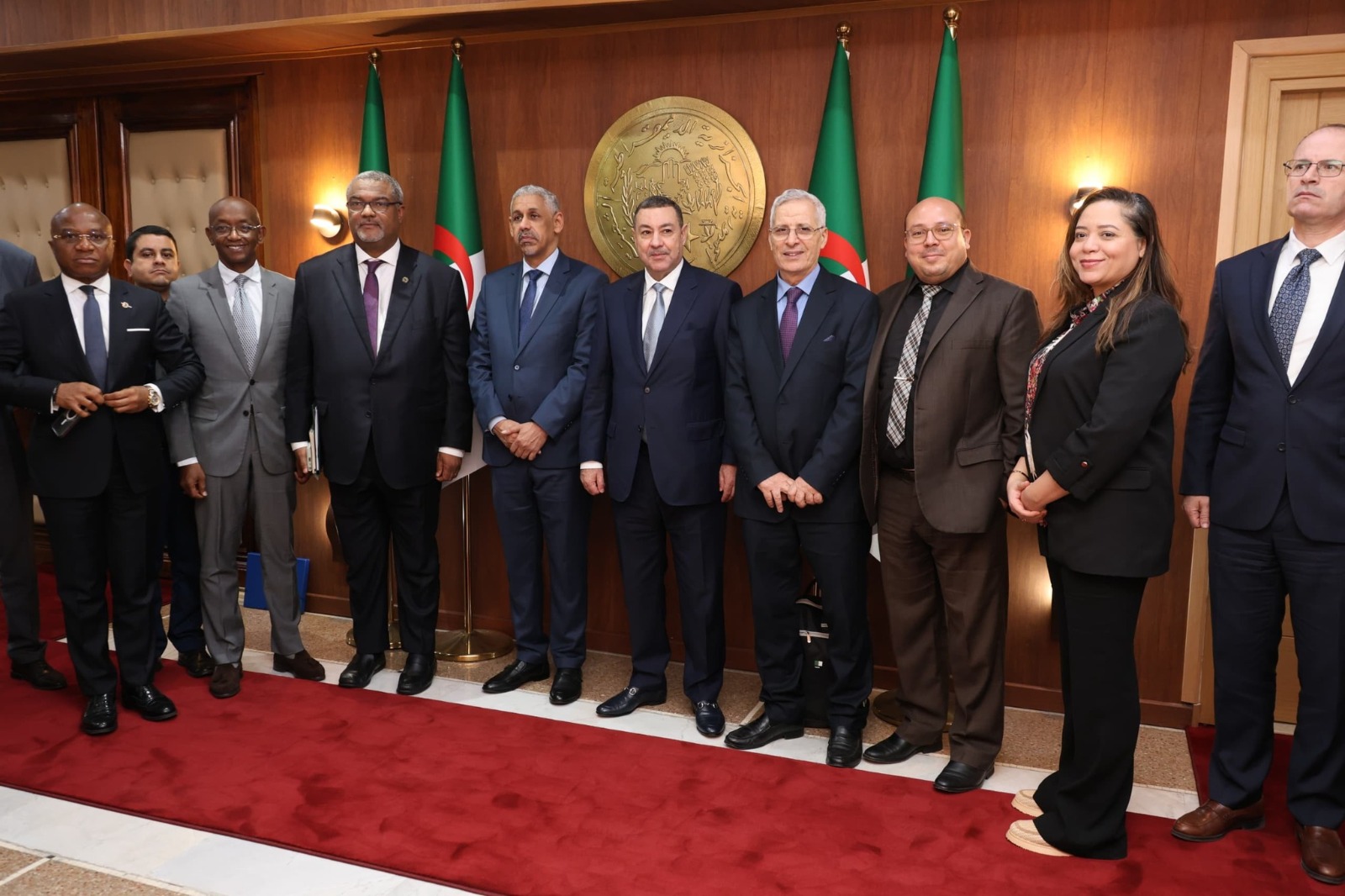 الجزائر- البنك الإفريقي للتنمية: تباحث آفاق التعاون في مجالات النقل والبنى التحتية السككية والمينائية