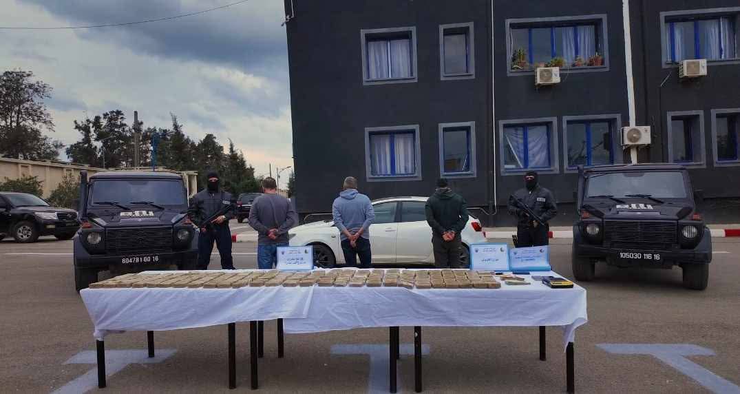 العاصمة: توقيف 03 أشخاص وحجز 28 كلغ من الكيف المعالج وسيارة ومبلغ مالي