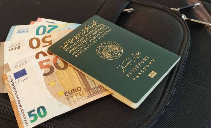 امتلاك حساب بنكي للحصول على منحة السفر.. هذه هي وثائق فتح حساب جديد في 3 بنوك جزائرية