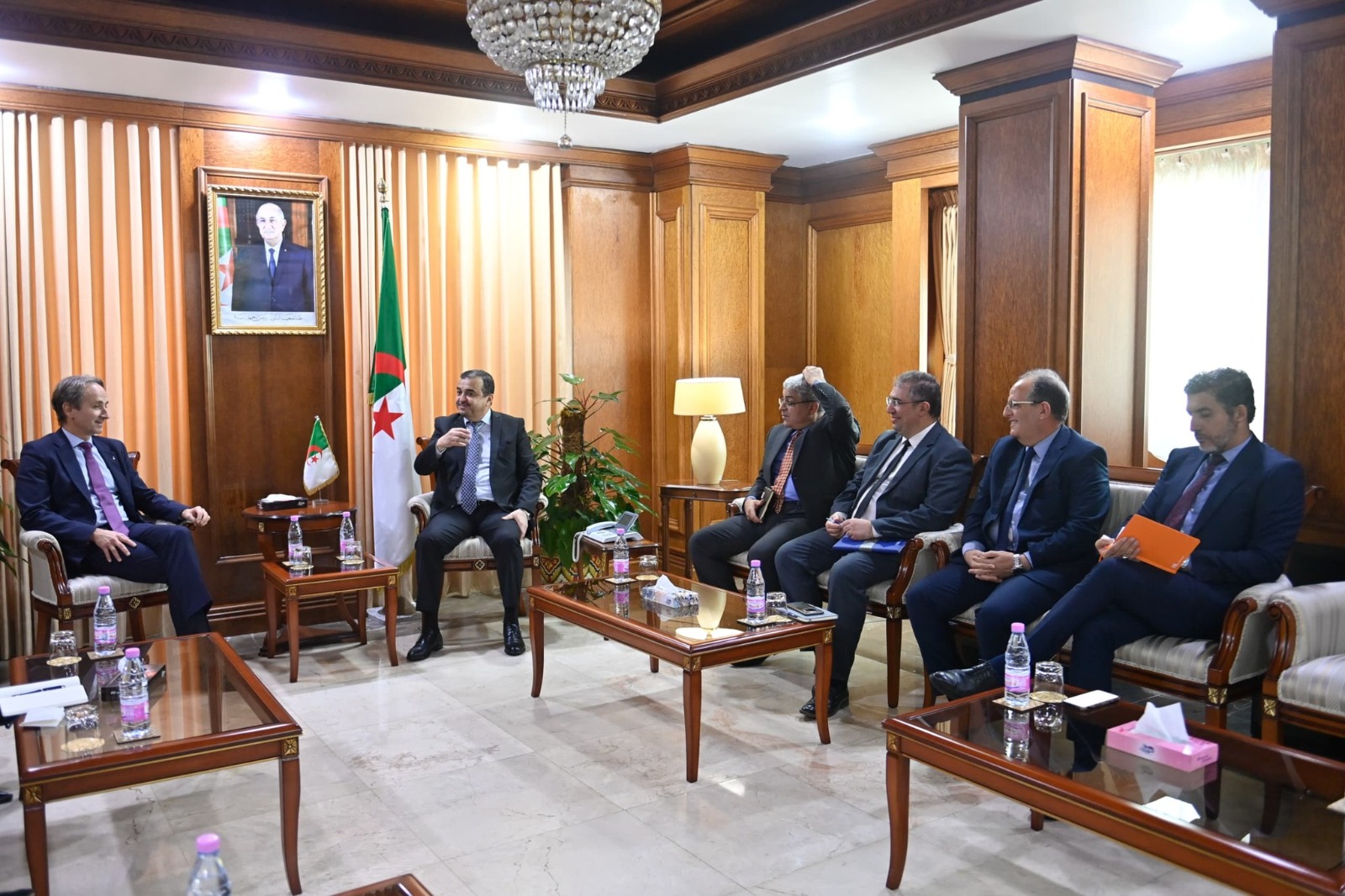 المجمع العالمي الطاقوي “إكينور” يجدد اهتمامه بتعزير الاستثمار في الجزائر
