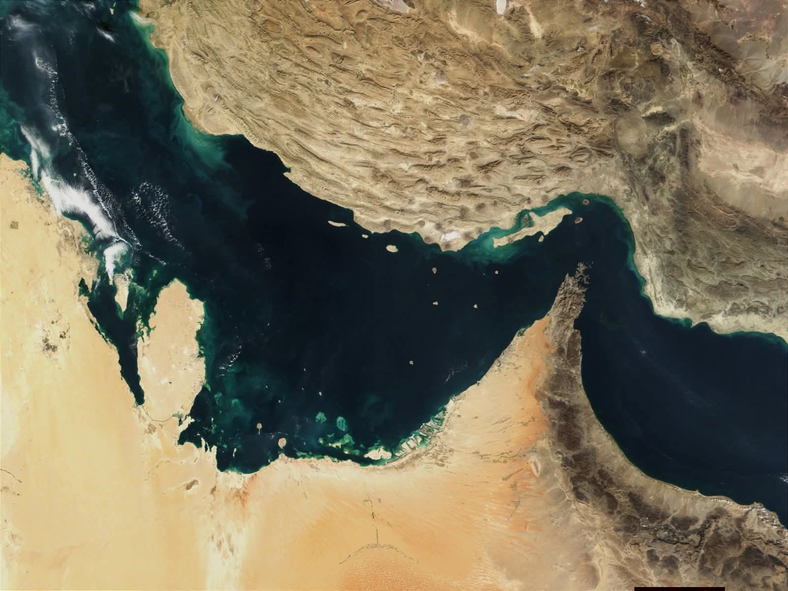 إيران: فتح مضيق هرمز بالكامل