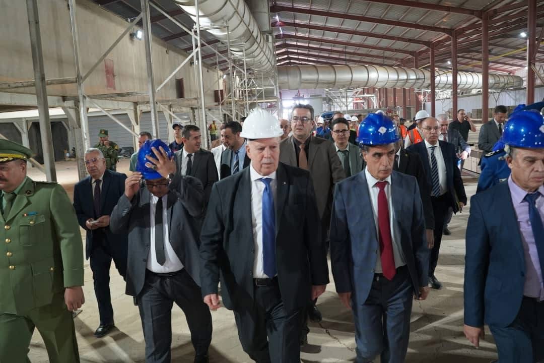 وزير الصناعة يعاين مصنع الآجر بفنوغيل ويأمر بتسريع وتيرة الأشغال
