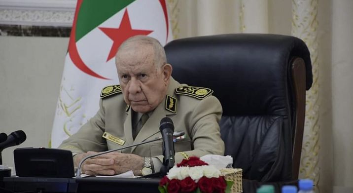 الفريق أول شنقريحة يعزي في استشهاد العريف الأول المتعاقد عماري سيف الدين في عملية بحث وتمشيط بتيبازة
