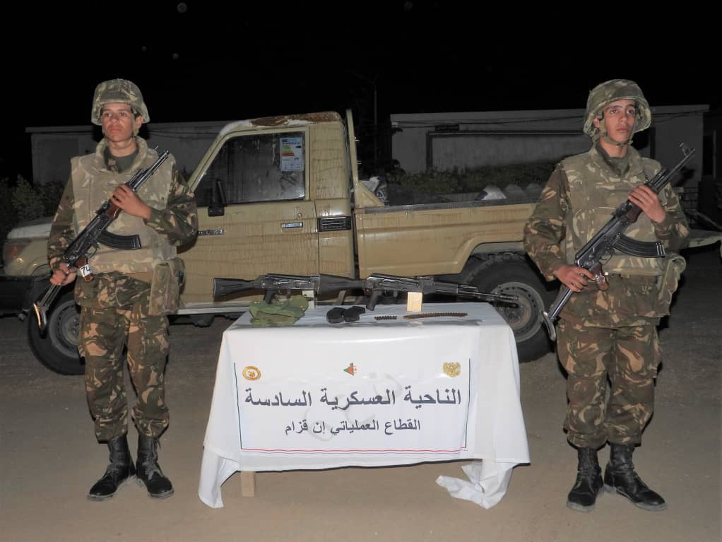 القضـاء على (3) مهربين مسلحين من جنسية أجنبية واسترجاع 150 كلغ من الذهب بإن قزام