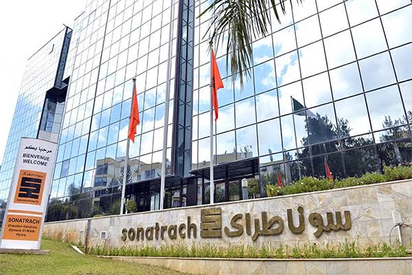 سوناطراك توقع مع “إيني” الإيطالية بروتوكول نوايا بشأن خفض إنبعاثات غازات الاحتباس الحراري