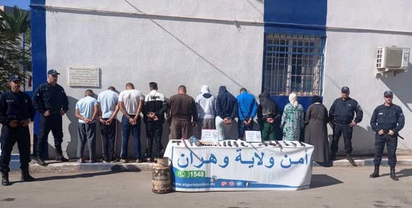 شرطة وهران تطيح بعصابة أحياء وتوقف 11 شخصا من بينهم امرأتان
