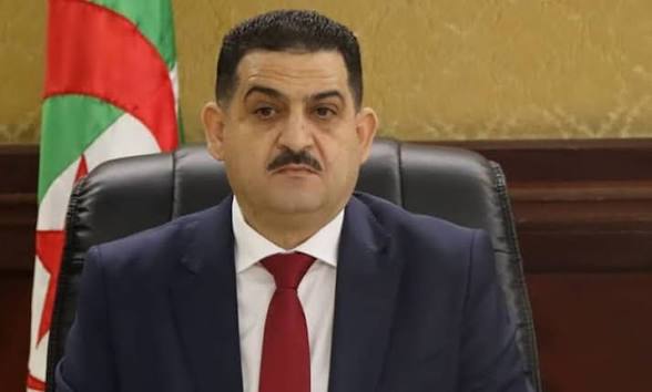 سطيف: وزير الري يشدد على رقمنة التسيير وتسريع مشاريع قطاع الموارد المائية