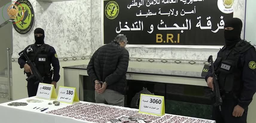 سطيف: توقيف مروج مخدرات وحجز 3060 قرص مهلوس