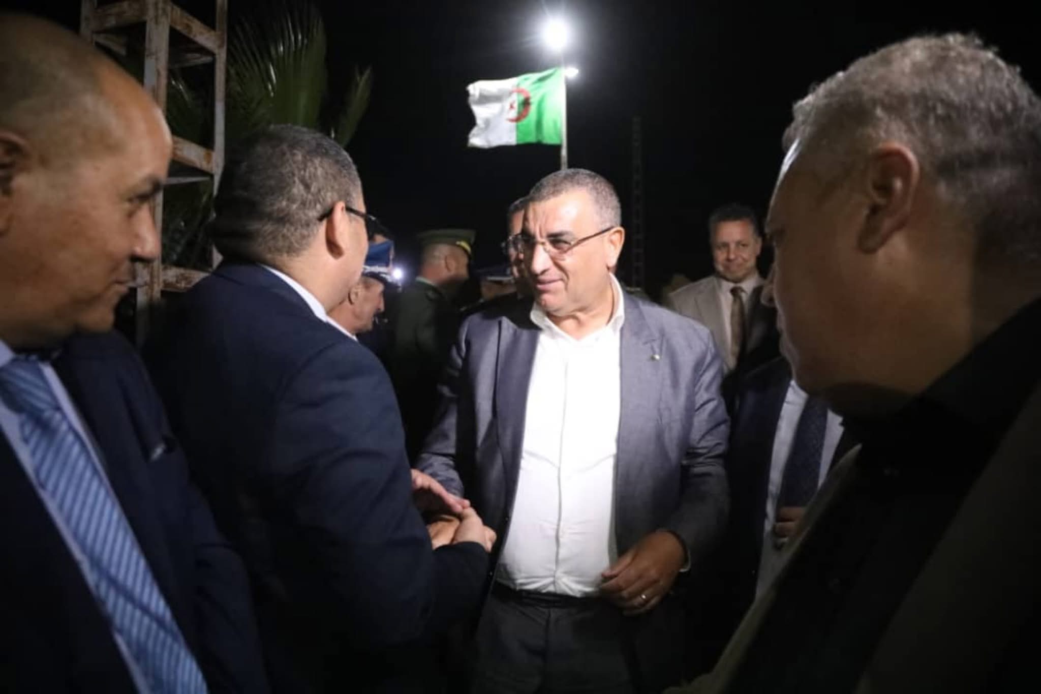 وزير الأشغال العمومية يُطلق مشروعاً جديداً ببلدية الشلالة بالبيض