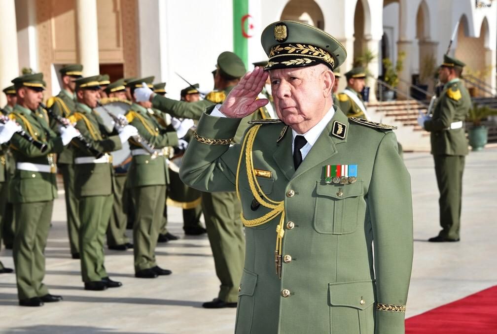 القضاء على 6 إرهابيين..الفريق أول شنقريحة يتفقد الوحدات العسكرية المشاركة في العملية