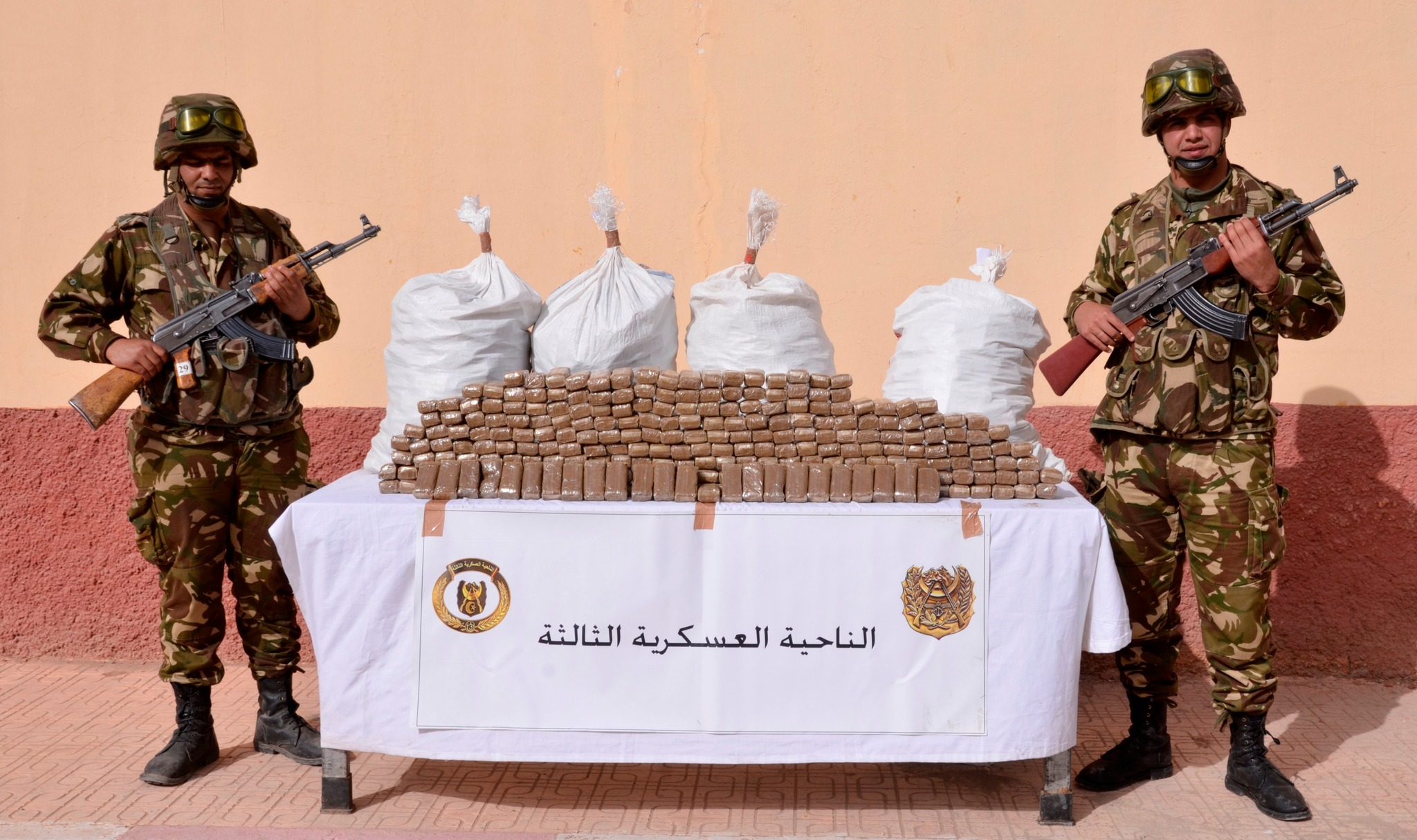 إحباط محاولات إدخال أزيد من 5 قناطير من الكيف المعالج عبر الحدود مع المغرب