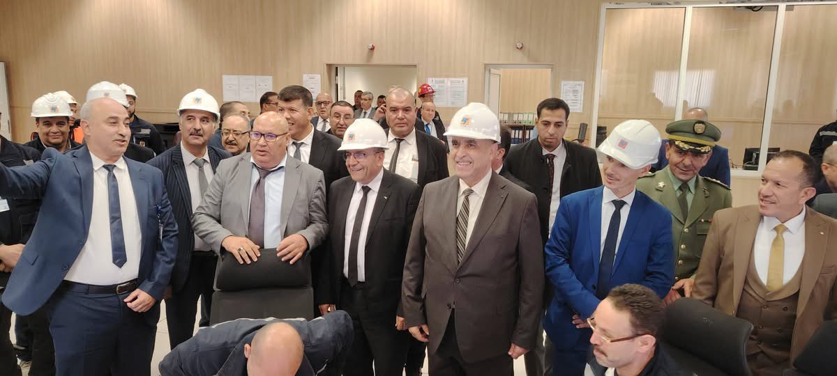 وزير الطاقة يتفقد محطة توليد الكهرباء بالدورة المركبة في خنشلة