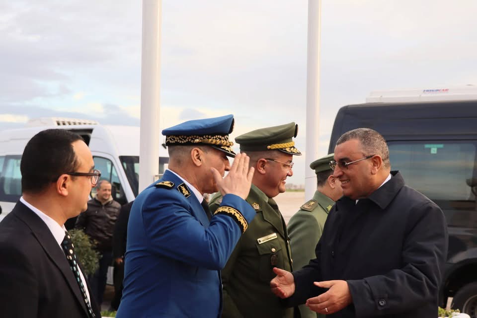 وزير الأشغال العمومية في زيارة ميدانية لتفقد أشغال الخط المنجمي الشرقي وميناء عنابة