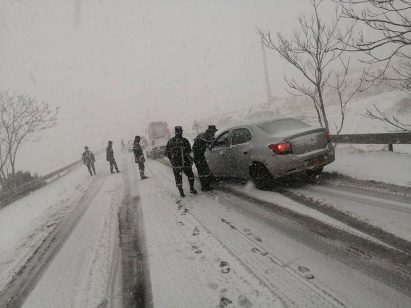 توقف حركة المرور في عدة ولايات بسبب التقلبات الجوية وهذه هي الطرقات المغلقة
