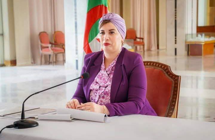 مولوجي: مرافقة المرأة الريفية والصحراوية أولوية لتعزيز دورها الاقتصادي