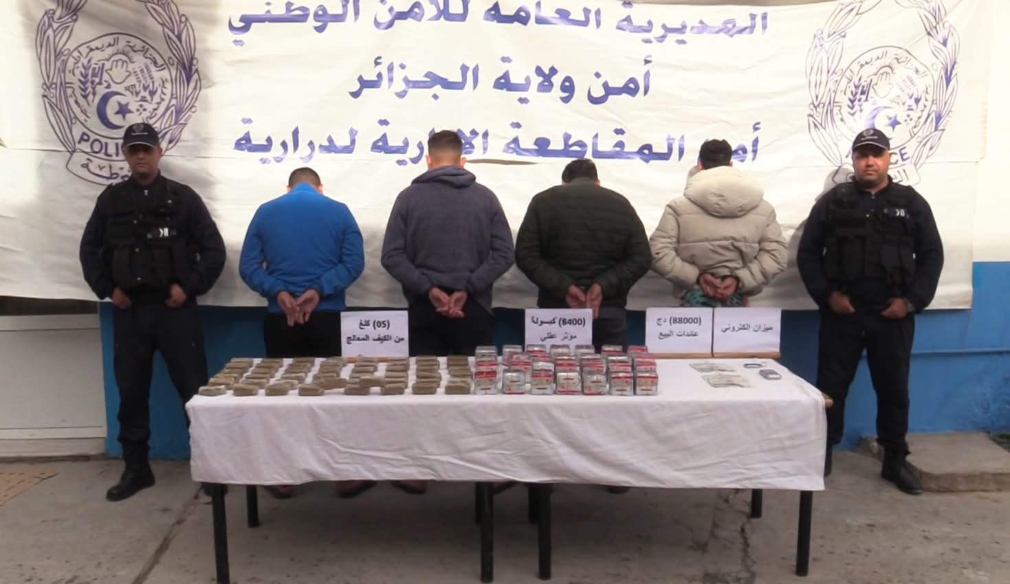 حجز 1.5 كلغ من الكيف المعالج وتوقيف عنصرين من عصابة لترويج المخدرات بالدرارية