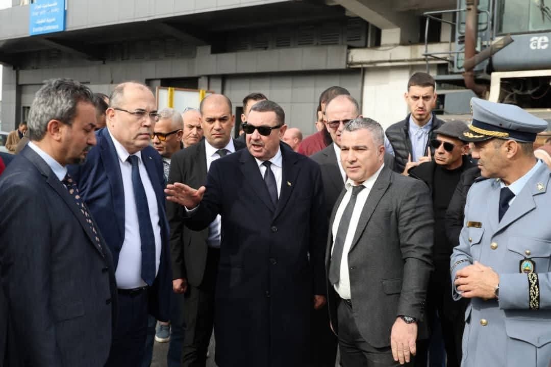 وزير الداخلية في زيارة تفتيشية مفاجئة لميناء الجزائر