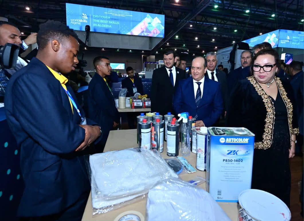 الوزير الأول يتفقد المعرض الوطني للمهن ويؤكد دعم الدولة لترقية الكفاءات الوطنية