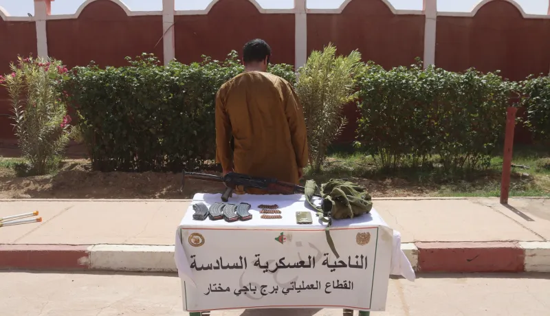 دفاع: إرهابي يسلم نفسه للسلطات العسكرية ببرج باجي مختار