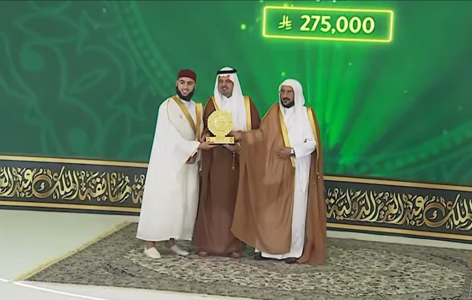 وزير الشؤون الدينية يهنئ القارئ بن سديرة