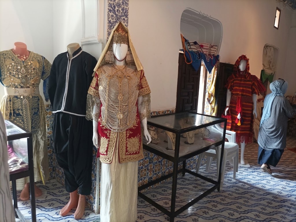 وزارة الثقافة تبحث آليات حماية الزي الجزائري