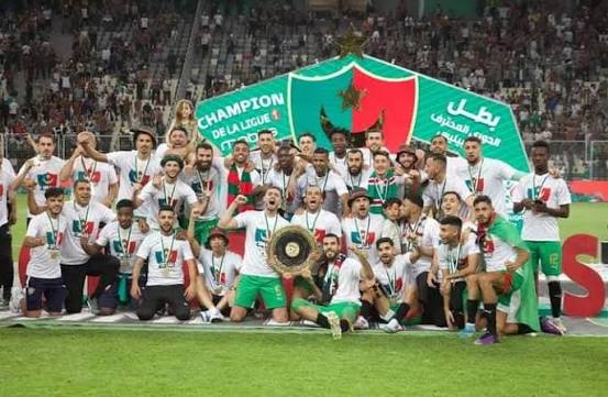 مولودية الجزائر تتوج بالبطولة الوطنية المحترفة الـ 10 في تاريخها والثالثة تواليا