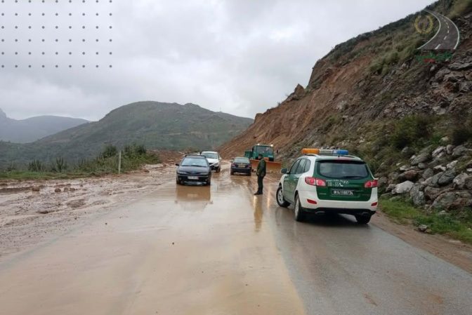 طرق مقطوعة بسبب التقلبات الجوية