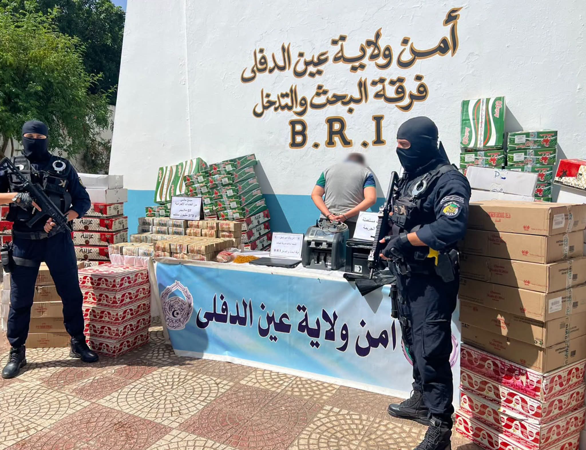 توقيف شخص وحجز 157 ألف كيس “شمة” مقلدة وأزيد من 7 ملايير سنتيم