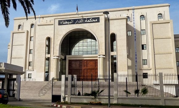 بعد وفاة مصطاف.. توقيف شخص يشتبه في سكب الزيت على صخور الشاطئ