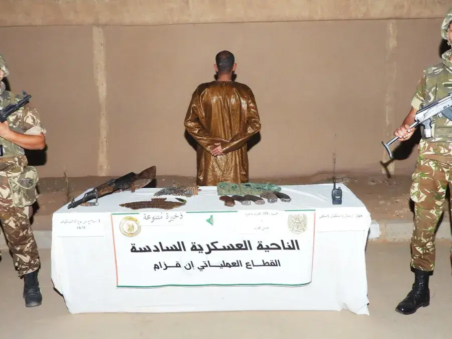إرهابي يسلم نفسه للسلطات العسكرية بإن قزام