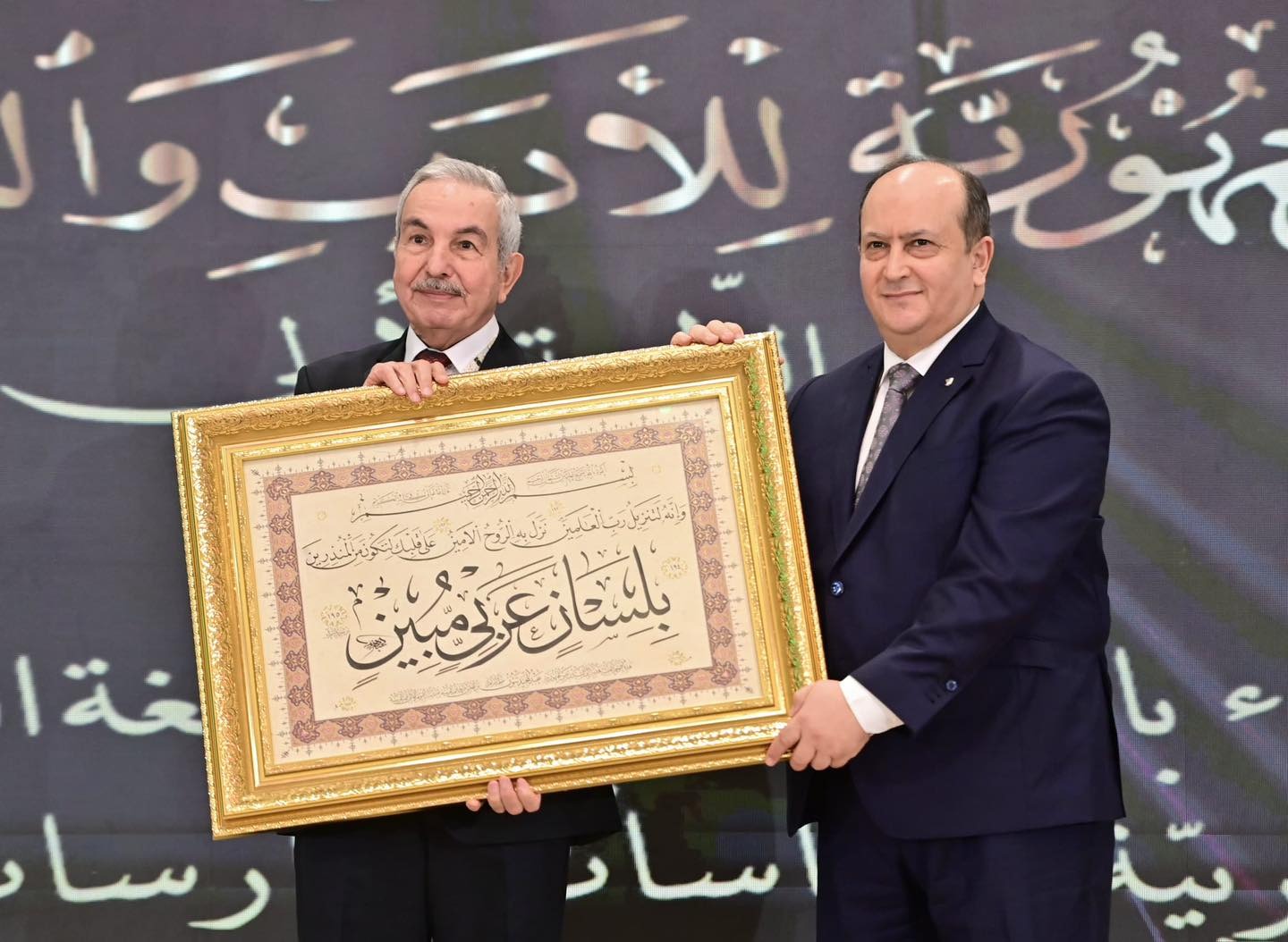 المجلس الأعلى للغة العربية يكرم رئيس الجمهورية نظير جهوده في ترقية لغة الضاد