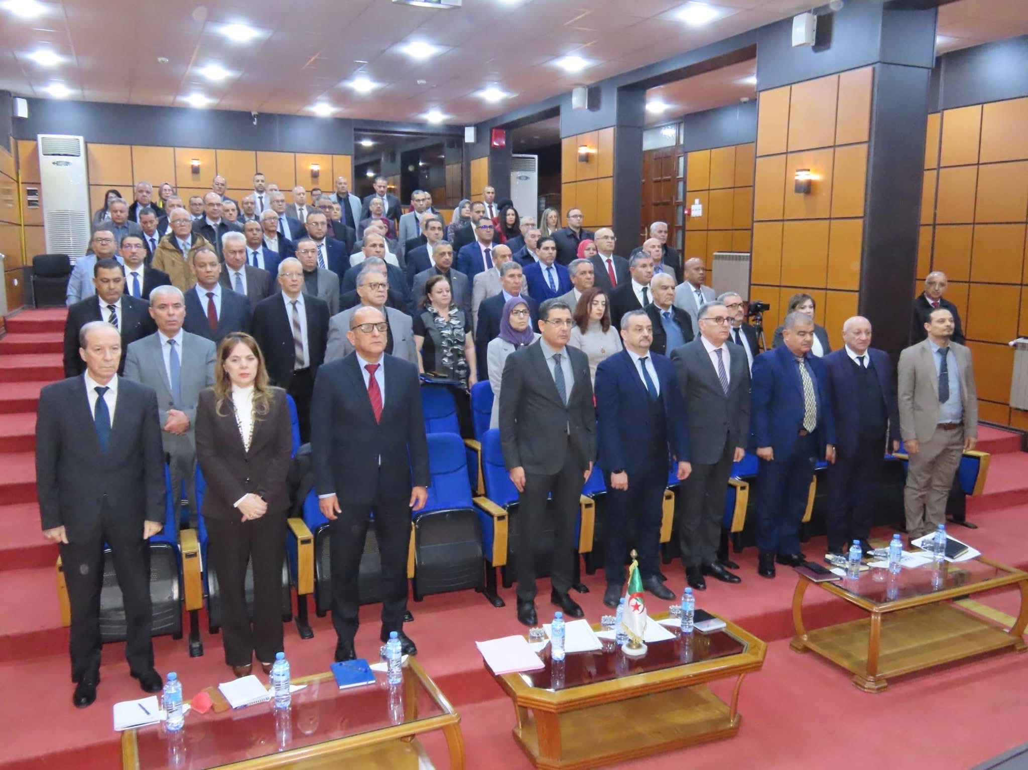 وزير الصحة يترأس اجتماعًا توجيهيًا موسعًا لمدراء الصحة عبر للوطن