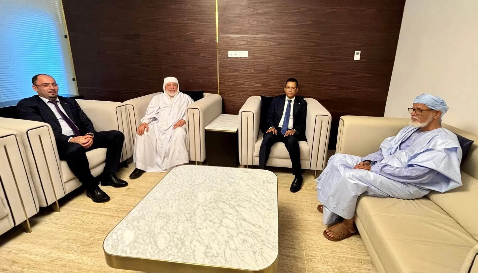 القاسمي في موريتانيا للمشاركة في مؤتمر السيرة النبوية