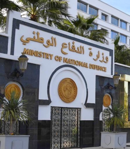الجزائر تهب 4 مروحيات وتجهيزات عسكرية للجيش النيجري