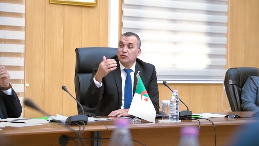 نحو عصر جديد في الاتصالات… الجزائر تستعد لاعتماد الشريحة الإلكترونية eSIM