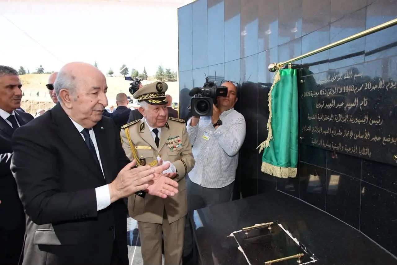 رئيس الجمهورية يضع حجر الأساس لمشروع إنجاز المعهد الجزائري للتداوي بالخلايا الجذعية
