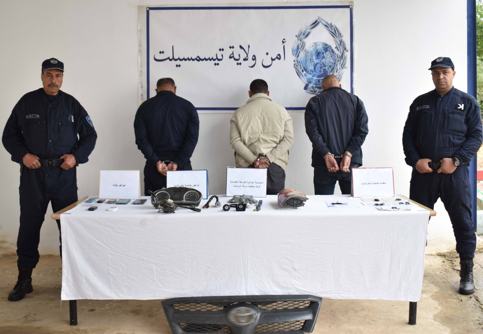 تيسمسيلت: توقيف 05 أشخاص واسترجاع 17 مركبة مسروقة