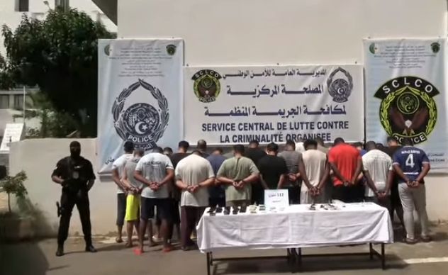 الإطاحة بشبكة عابرة للحدود متورطة في تهريب المهاجرين والاتجار بالمخدرات وتبييض الأموال